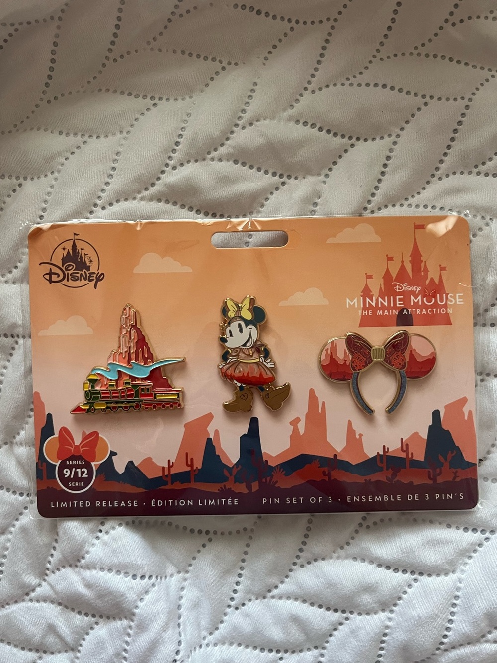 The Main Attraction Minnie Mouse Big Thunder Mountain Pin Set ❤️❤️